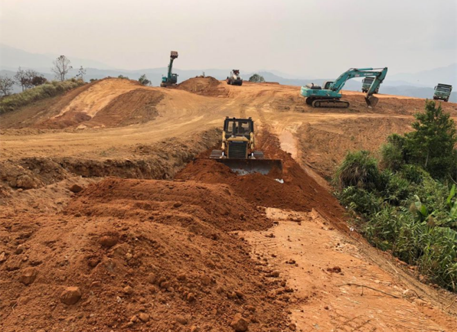Sôi nổi khí thế thi công trên công trường dự án điện gió Hướng Phùng 2 và Hướng Phùng 3.