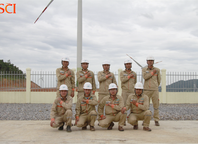 The impressive start of two wind power plants Huong Linh 7 and Huong Linh 8
