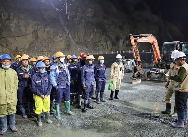 Sleepless construction on the main dam of Nam Sam 3 Hydropower Plant